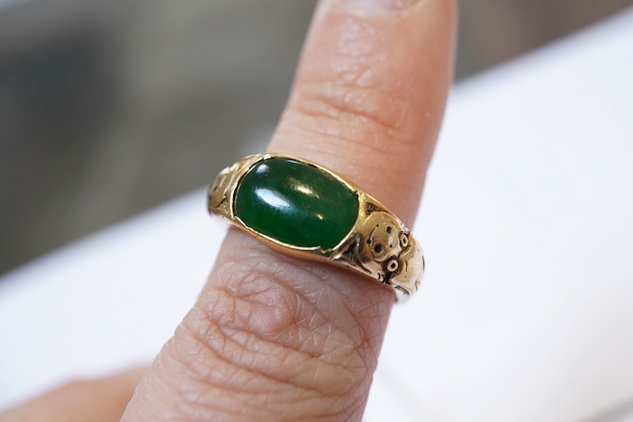 A fine jadeite ring, early 20th century